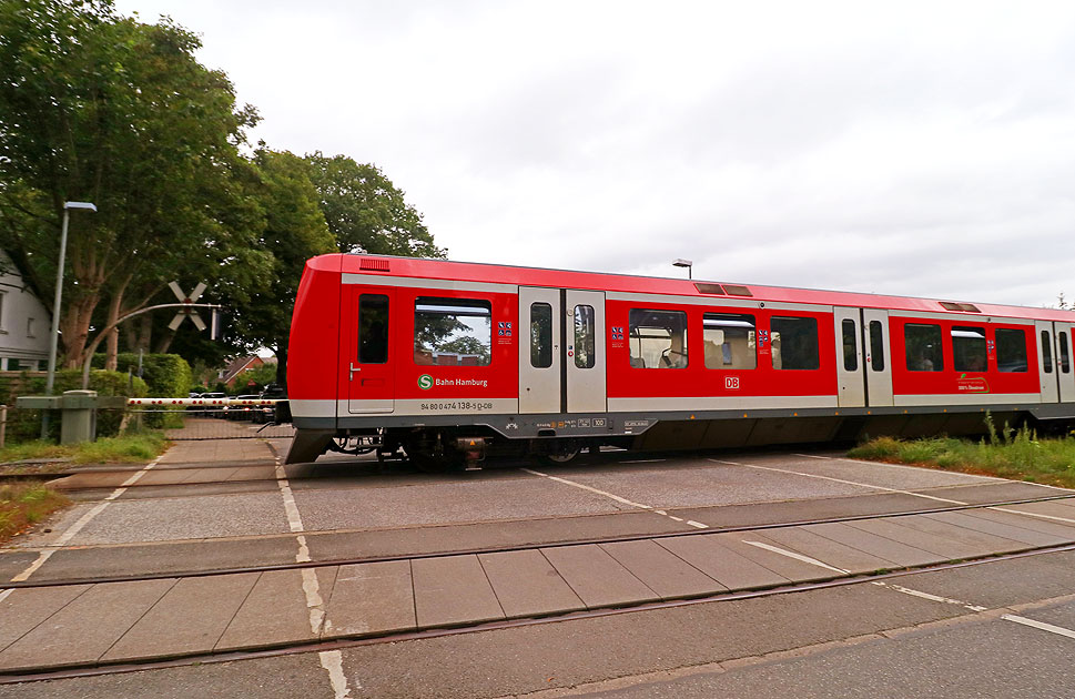 Bahnübergang Hamburger S-Bahn in Sülldorf