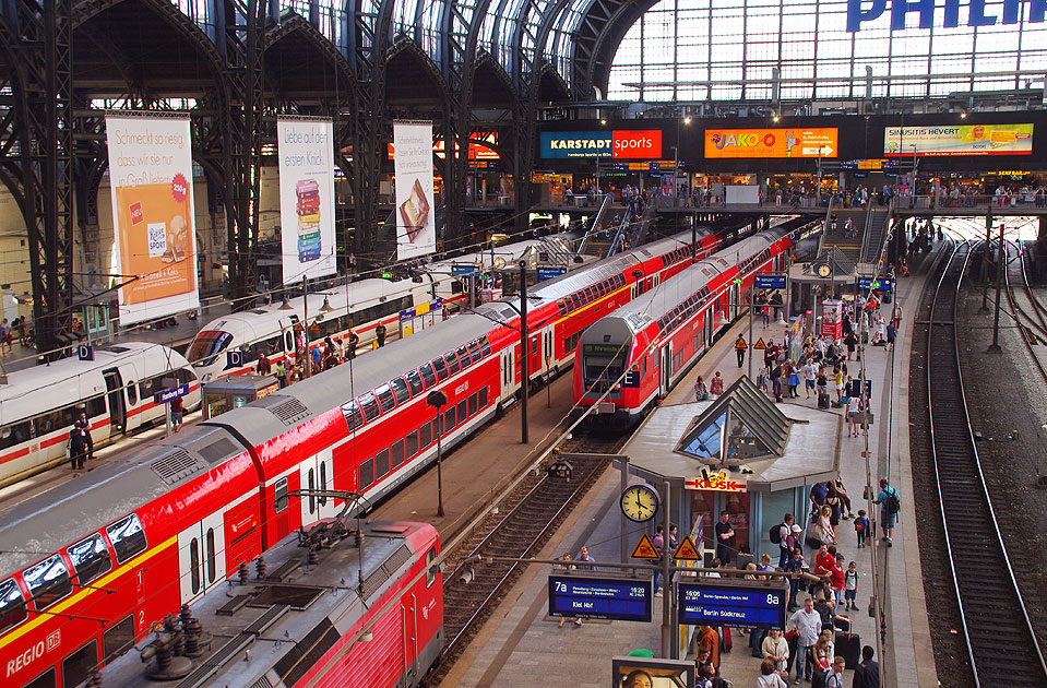 Die Halle vom Hamburger Hbf - Hamburg Hbf der große Bahnhof in Hamburg