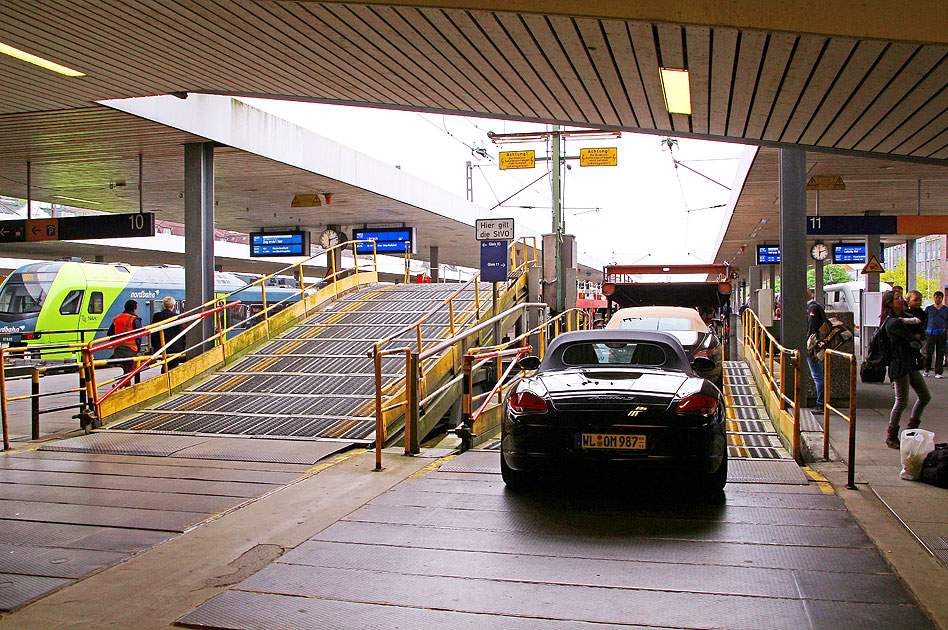 Autoverladung auf Autozug in Hamburg-Altona