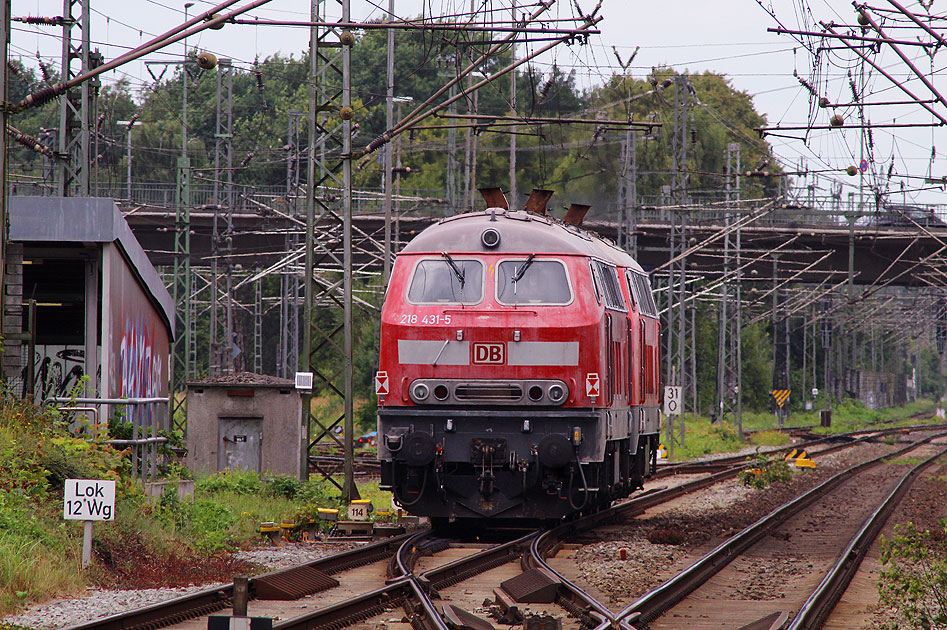 Zwei Loks der Baureihe 218 im Bahnhof Elmshorn
