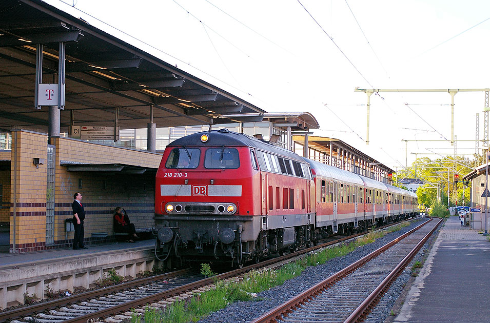 Eine Lok der Baureihe 218 in Bad Oldesloe