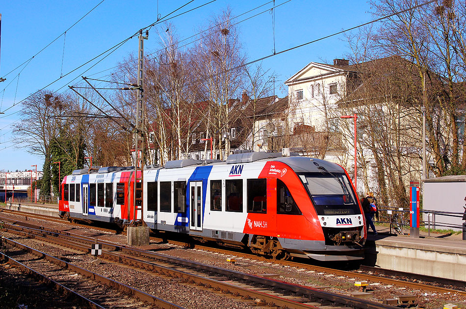 Ein AKN-Lint 41 im Bahnhof Elmsorn als A3 nach Barmstedt