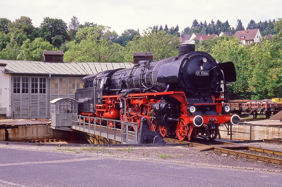Die Dampflok 01 1066 im Bw Amberg - Dampflok Baureihe 01.10 und 012 - später 012 066