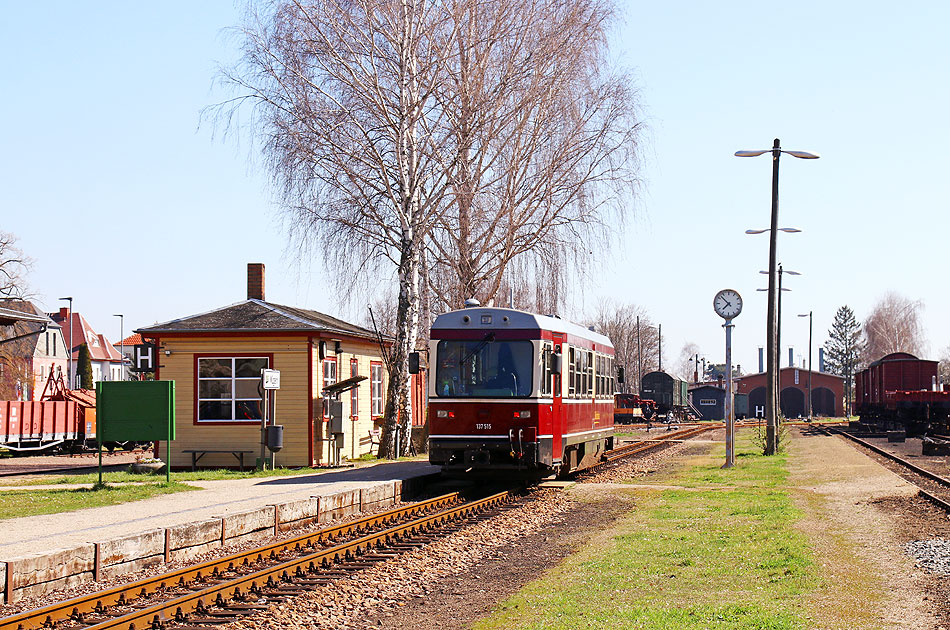 Der VT 137 5515 der D&ouml;llnitzbahn VT 137 515 im Bahnhof M&uuml;geln