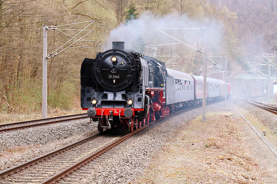 Die Dampflok 01 066 im Bahnhof Tharandt