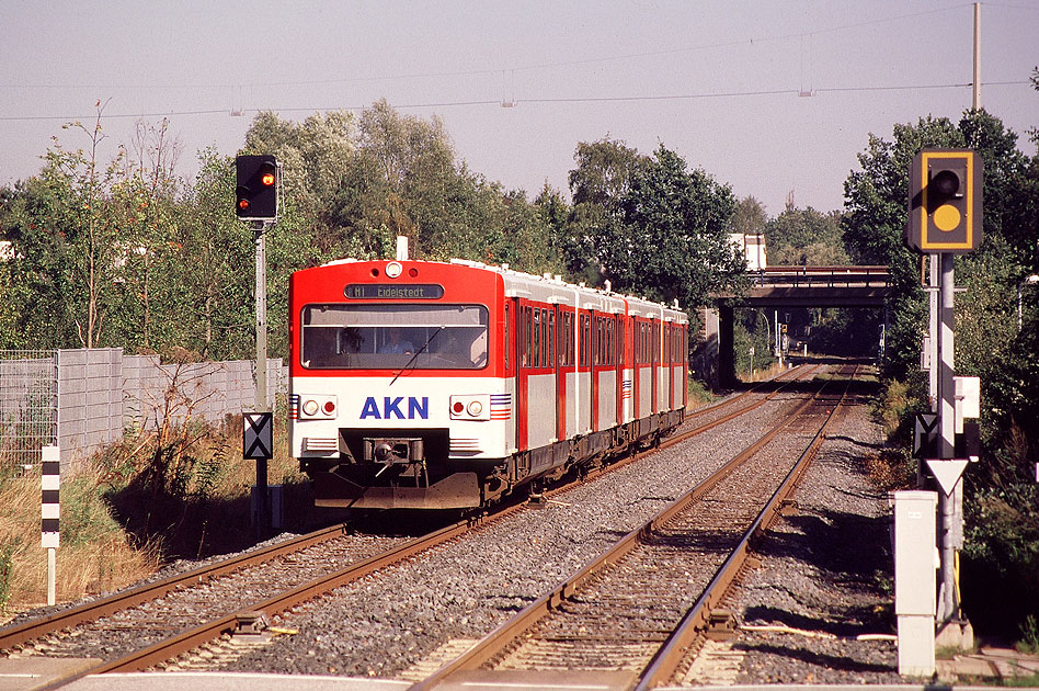 Der AKN Bahnhof Hörgensweg - AKN VTA Triebwagen