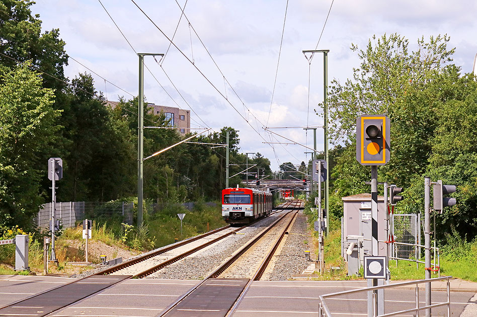 Zwei AKN VTA Triebwagen am Bahnhof Hörgensweg in Hamburg-Eidelstedt