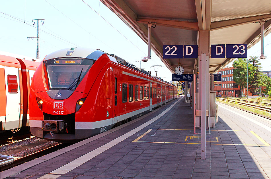 Eine S-Bahn nach Ansabach in Nürnberg Hbf