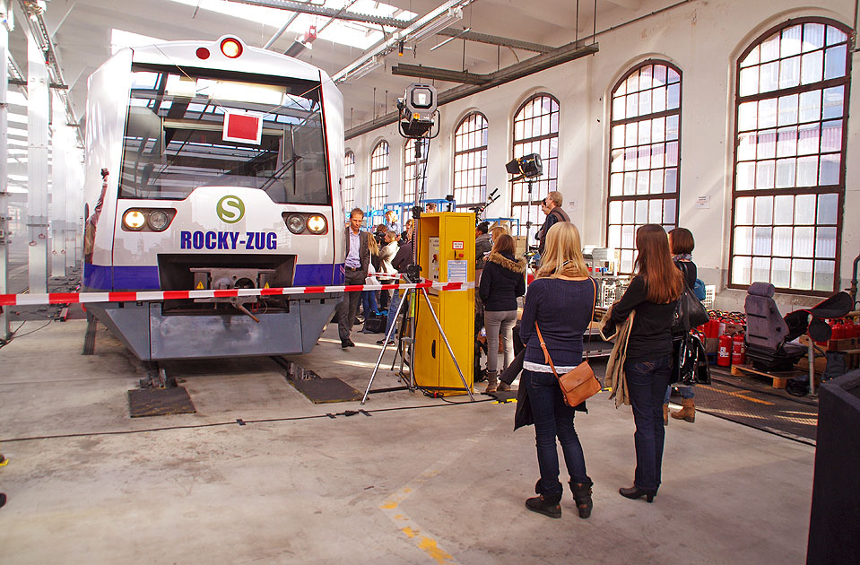 Der Rocky-Zug der Hamburger S-Bahn bei seiner Vorstellung im Bw Hamburg-Ohlsdorf