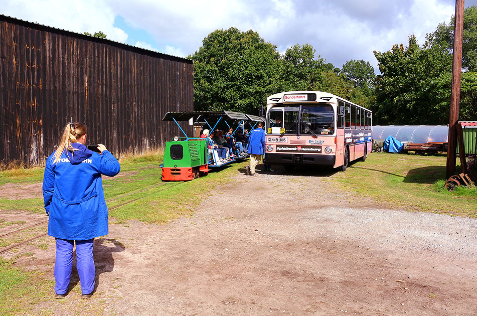 Die Torfbahn im Himmelmoor mit dem HOV Bus 6416