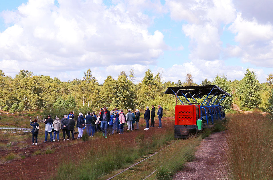 Die Rote Lok von der Torfbahn Himmelmoor bei Quickborn