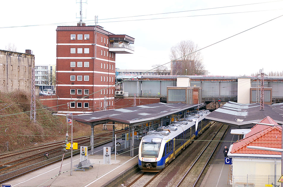 Zwei Lint Triebwagen im Bahnhof Osnabrück Hbf