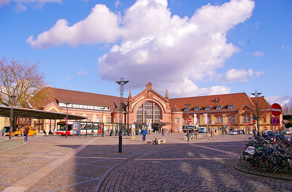 Das Bahnhofsgebäude von Osnabrück Hbf