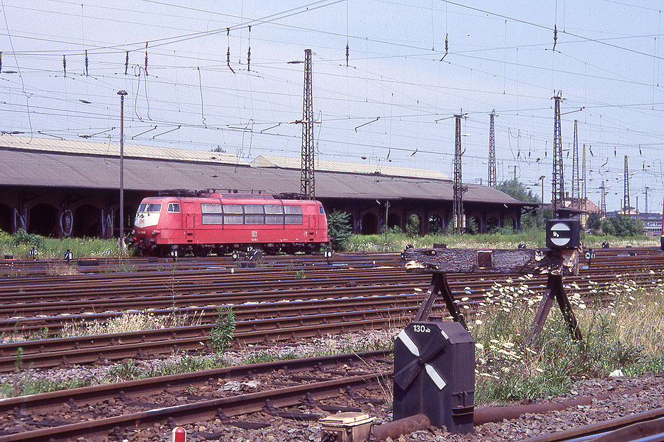 Eine Lok der Baureihe 103 in Leipzig Hbf