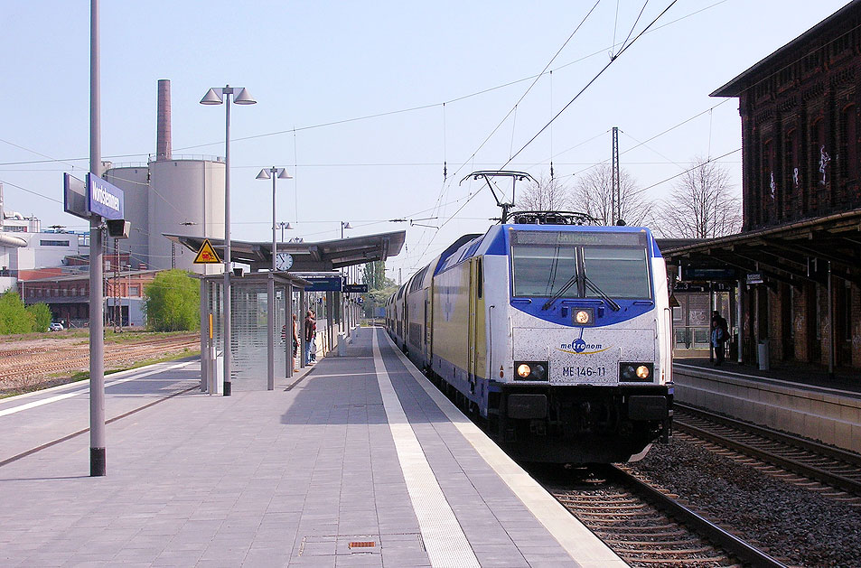 Die Metronom ME 146-11 im Bahnhof Nordstemmen