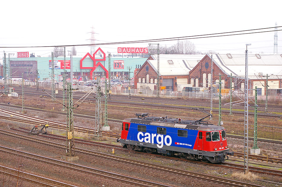 Die SBB Lok 421 377-3 im Bahnhof Hamburg-Harburg