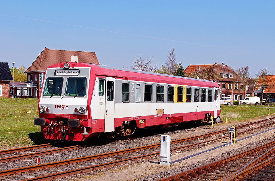 Der NEG T4 im Bahnhof Nieb&uuml;ll NEG