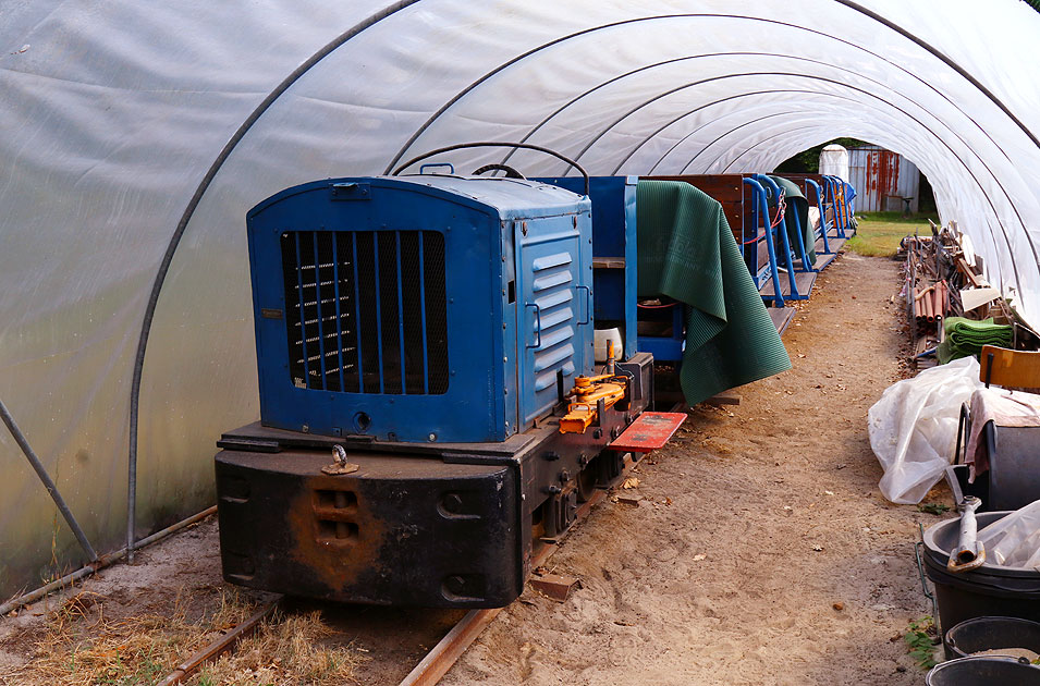 Die Lok LKM NS1 von der Torfbahn im Himmelmoor