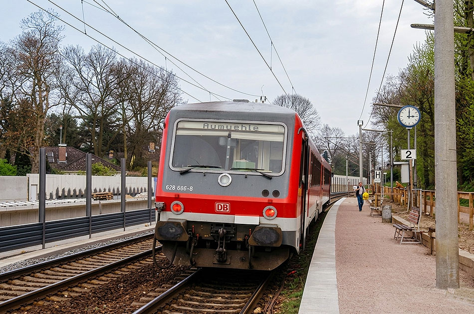 Ein Triebwagen der Baureihe 628 im Bahnhof Wohltorf als Ersatz f&uuml;r die S-Bahn