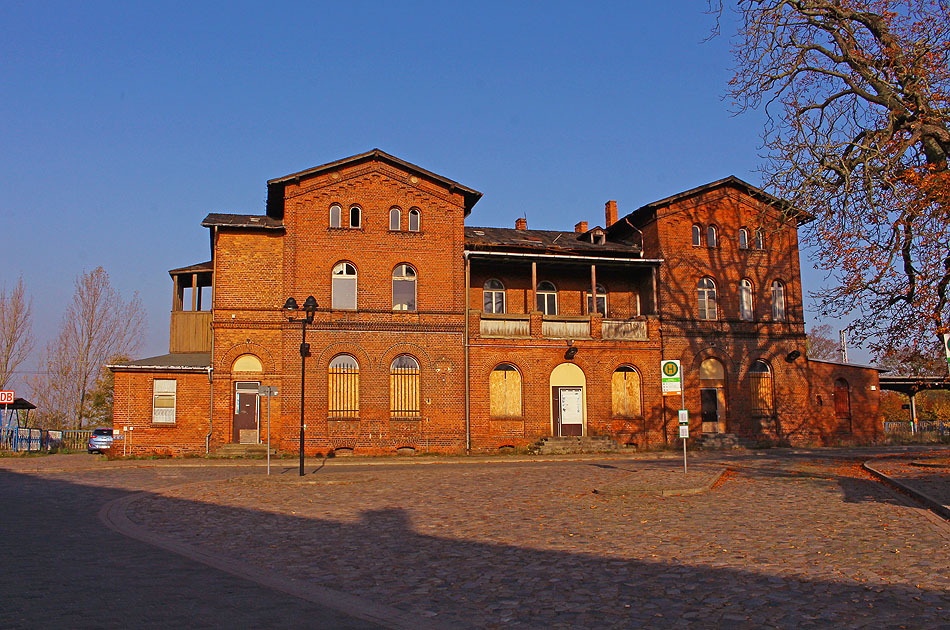 Das Bahnhofsgeb&auml;ude Gommern