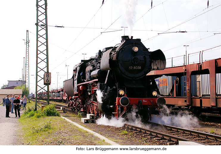 Die Dampflok 52 8038 im Güterbahnhof Seelze