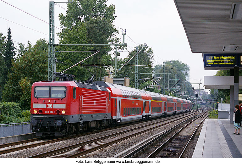 DB Baureihe 143 am Bahnhof Landwehr in Hamburg