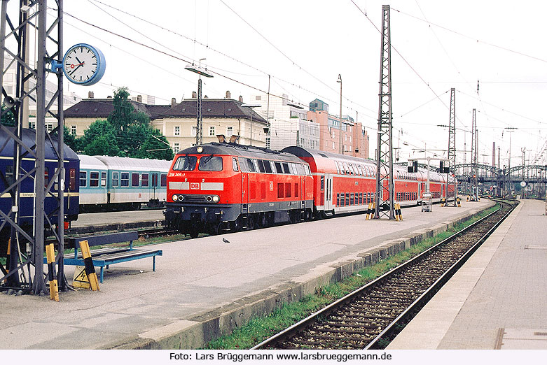Eine Lok der Baureihe 218 in München Hbf - Lok 218 305 und später 218 830