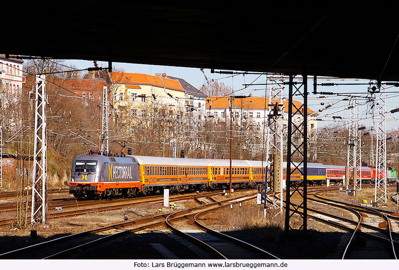 Der Locomore Fernschnellzug im Bahnhof Berlin-Lichtenberg