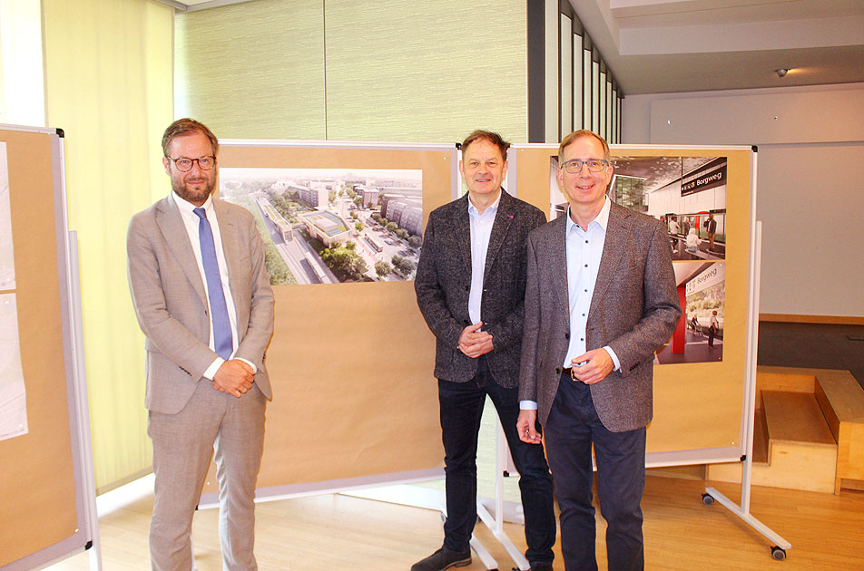 U-Bahn Steilshoop: Links im Bild der Güne Senator für Verkehr und Mobilitätswende Anjes Tjarks, in der Mitte Klaus Uphoff der technische Geschäftsführer der Hochbahn U5 Projekt GmbH und rechts im Bild Robert Henrich der Vorstandsvorsitzende der Hamburger Hochbahn AG