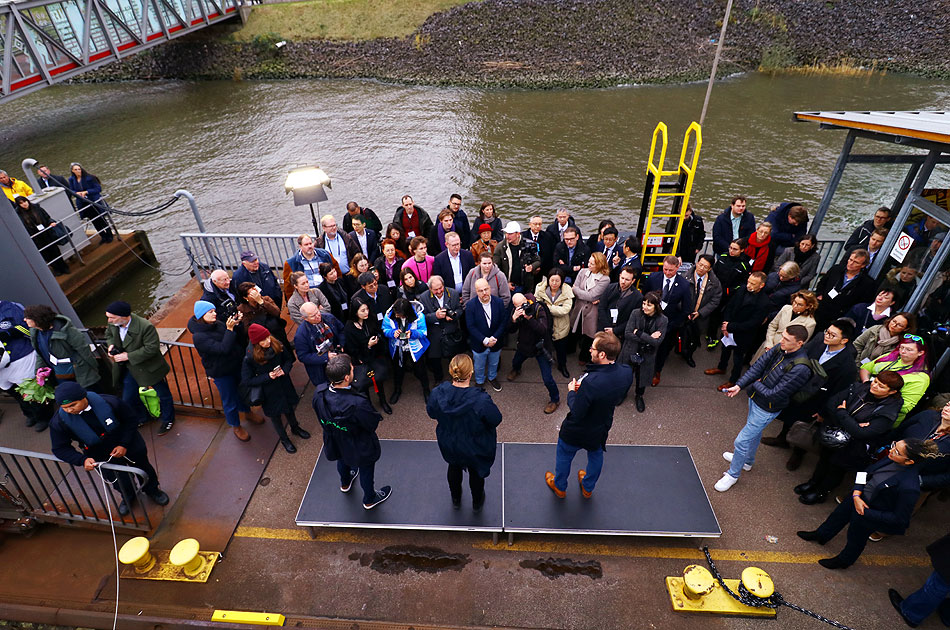 Die Taufe der HADAG-Fähre Finkenwerder