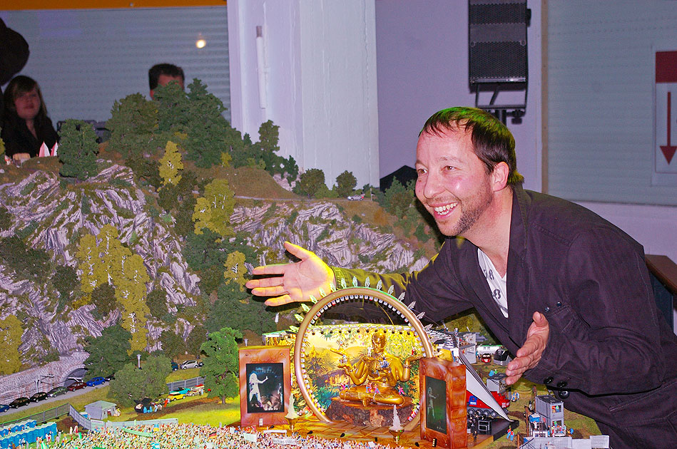 DJ Bobo im Mininatur Wunderland zur Eröffnung des DJ Bobo Konzerts im Miwula