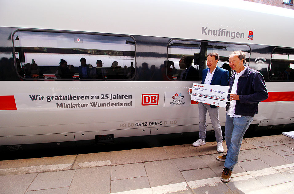 Die ICE Taufe Knuffingen im Bahnhof Hamburg-Altona