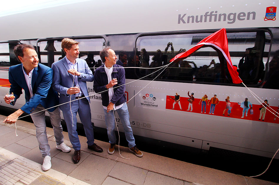 Die ICE Taufe Knuffingen im Bahnhof Hamburg-Altona