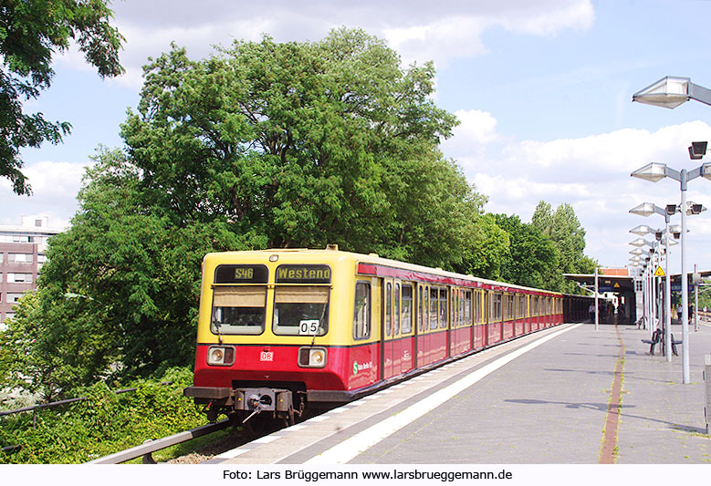 Berliner S-Bahn - Bahnhof Innsbrucker Platz - Ringbahn - &Uuml;bergang zur U-Bahn