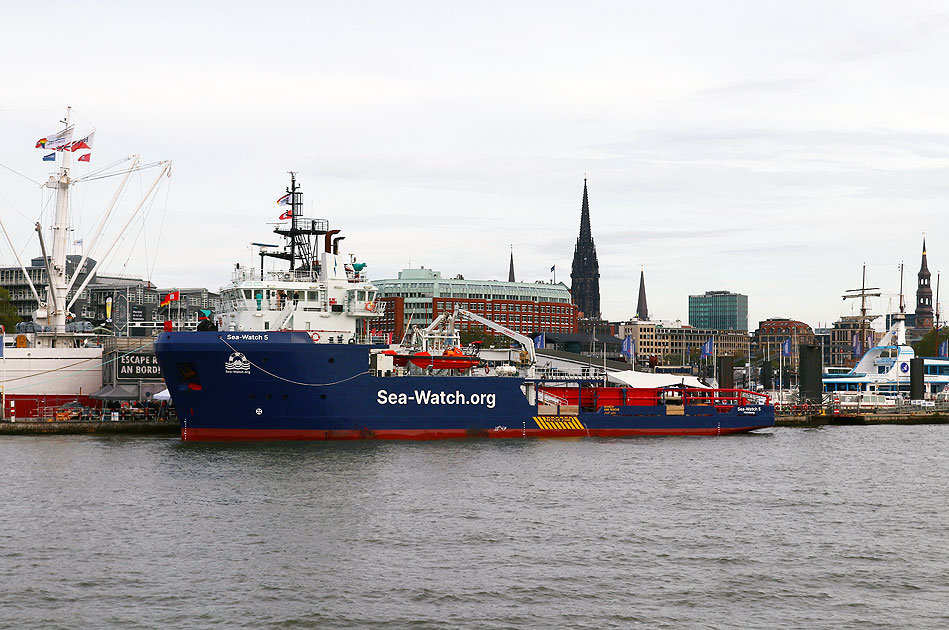 Die Seawatch 5 im Hamburger Hafen