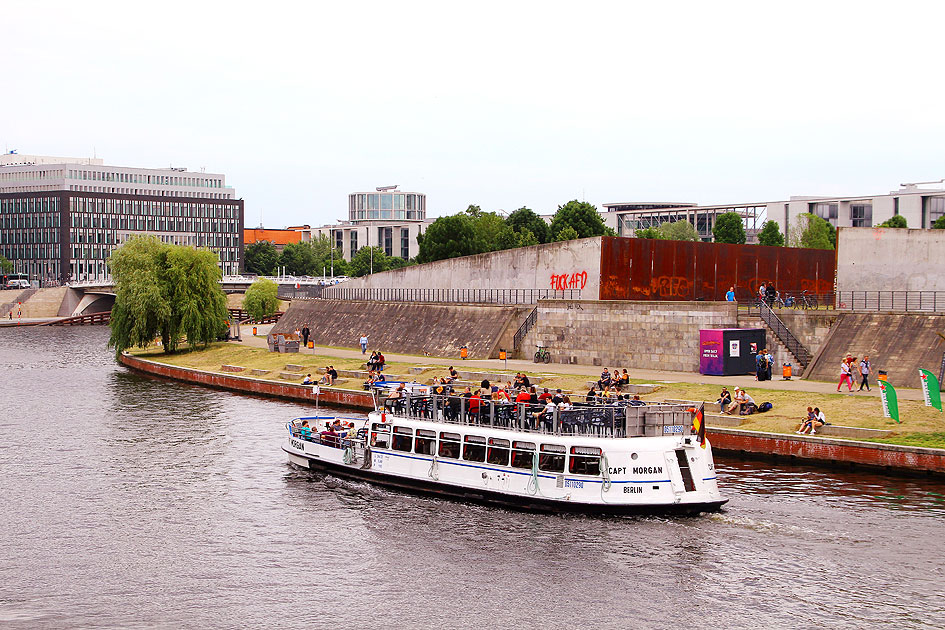 Das Schiff Capt Morgan in Berlin - Vormals HADAG Kattwiek - Typ I