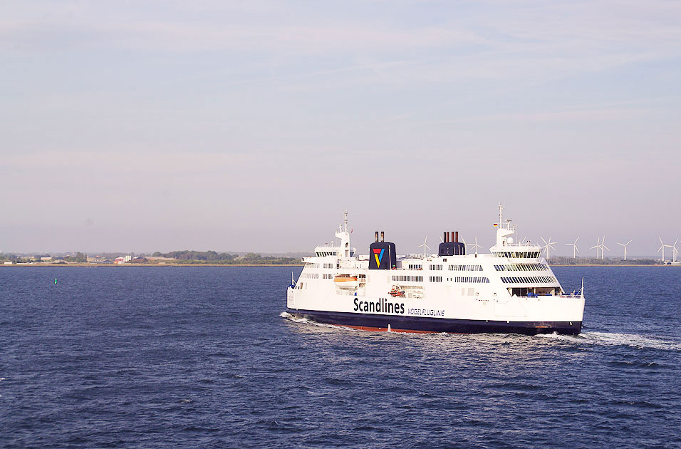 Ein Scandlines Fährschiff bei Rödby