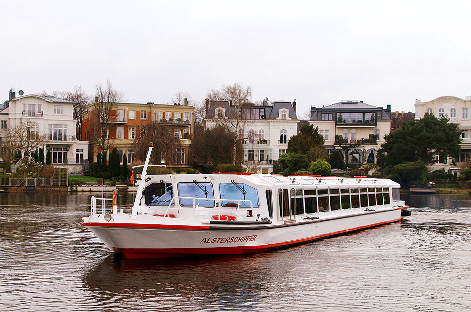 Der Alsterdampfer Alsterschipper auf dem Rondeelteich