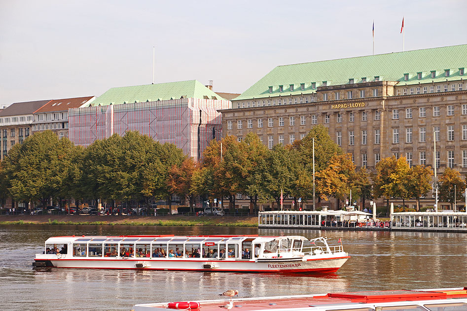 Der Alsterdampfer Fleetenkieker auf der Hamburger Binnenalster