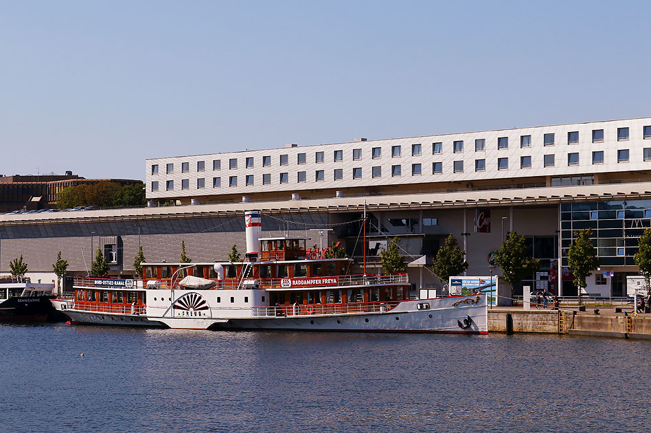 Der Raddampfer Freya von Adler in Kiel