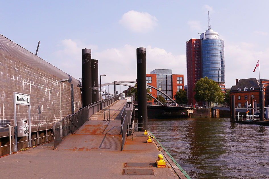 Der Anleger Baumwall in Hamburg