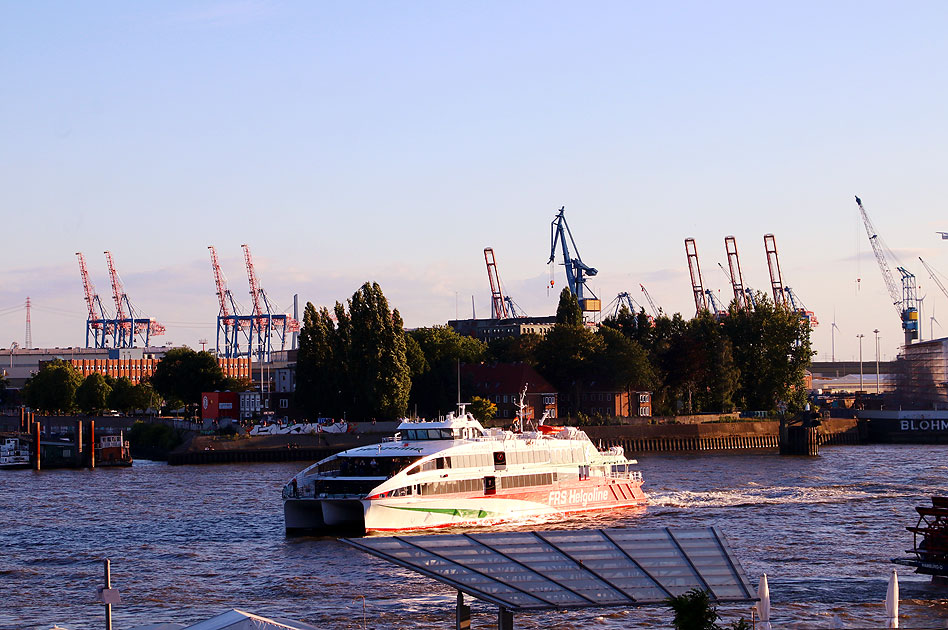 Das Halunder Jet der FRS Helgoline in Hamburg