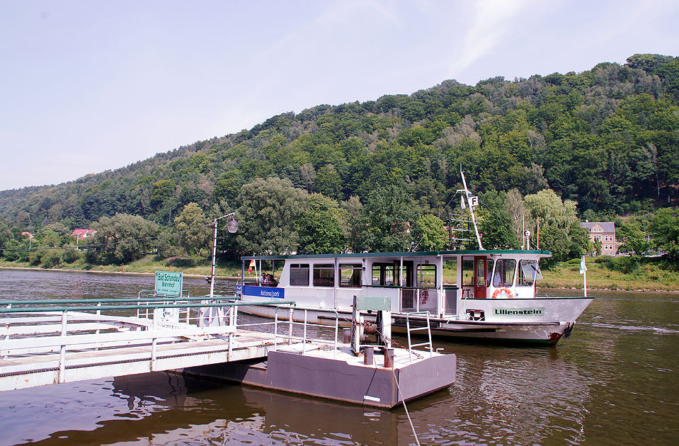 Fähre in Bad Schandau über die Elbe am Anleger Bahnhof