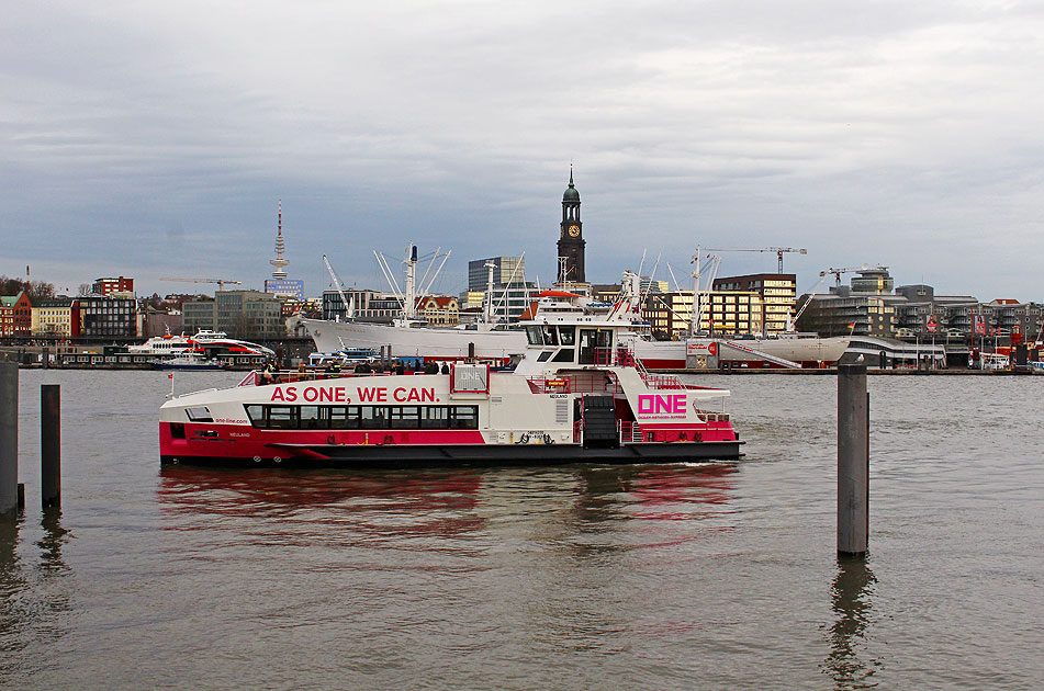 Das HADAG Schiff Neuland in Hamburg