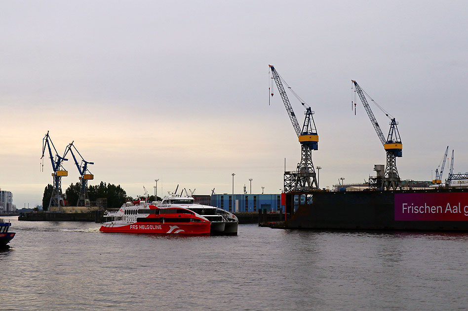 Der Halunder Jet am Fischmarkt in Hamburfg