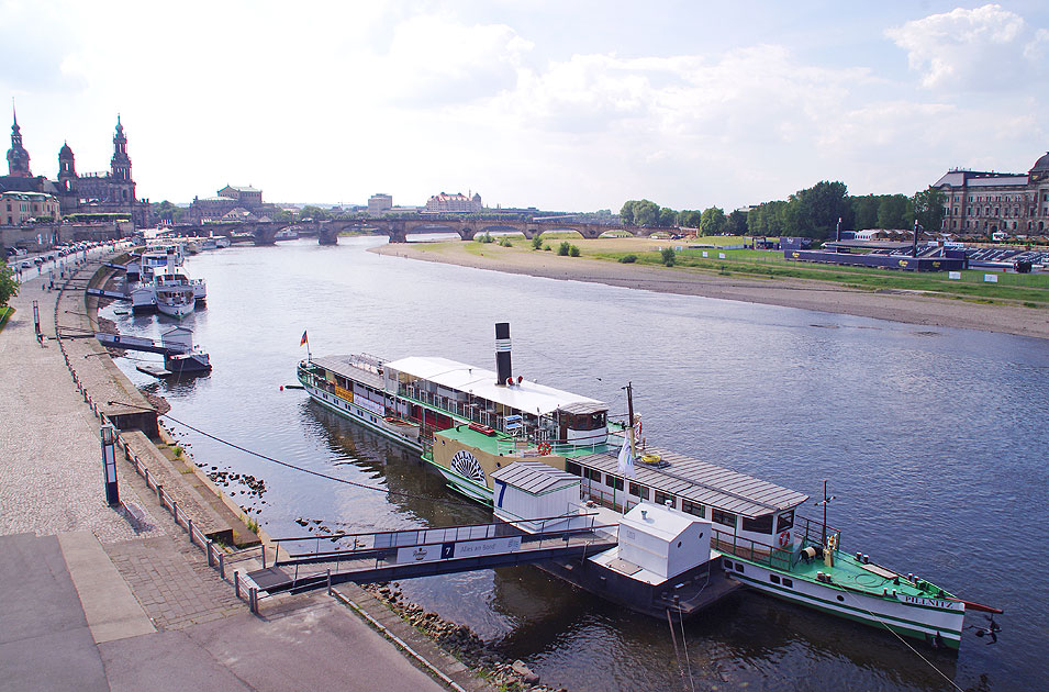 Das Dampfschiff "PILLNITZ" der Sächsischen Dampfschiffahrt in Dresden am Terassenufer