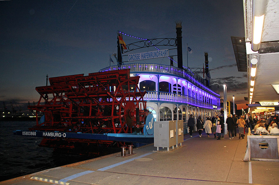 Foto Lichterfahrt mit dem Abicht Schiff von den St. Pauli Landungsbrücken