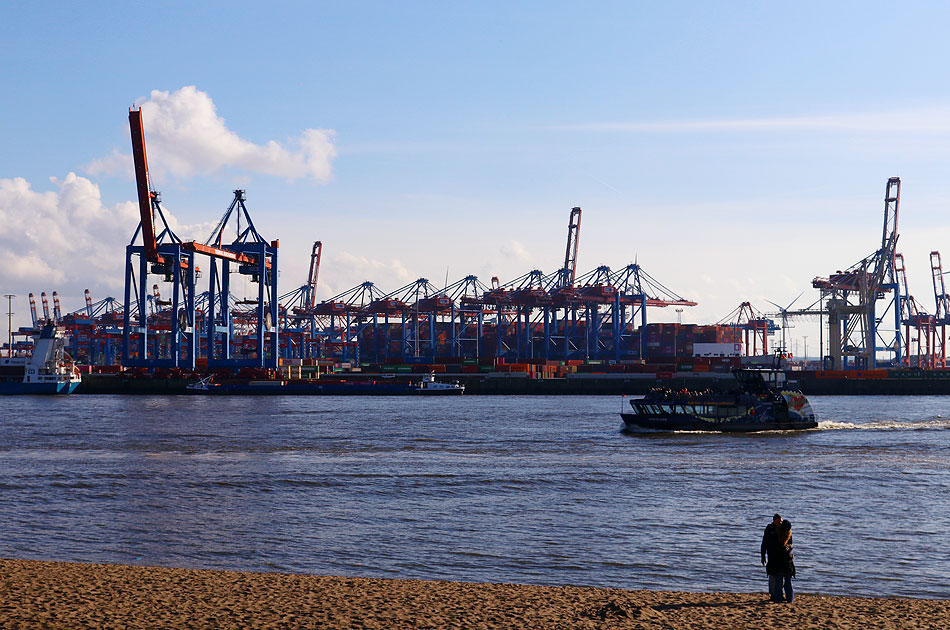 Das HADAG Schiff Oortkaten in Neumühlen
