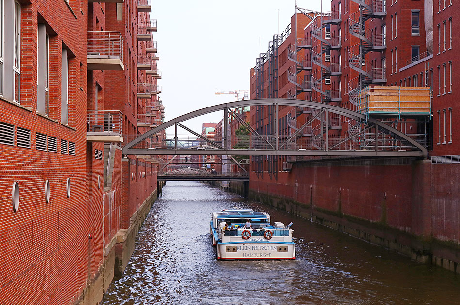 Das Schiff Klein Fritzchen von Abicht in der Hamburger Speicherstadt