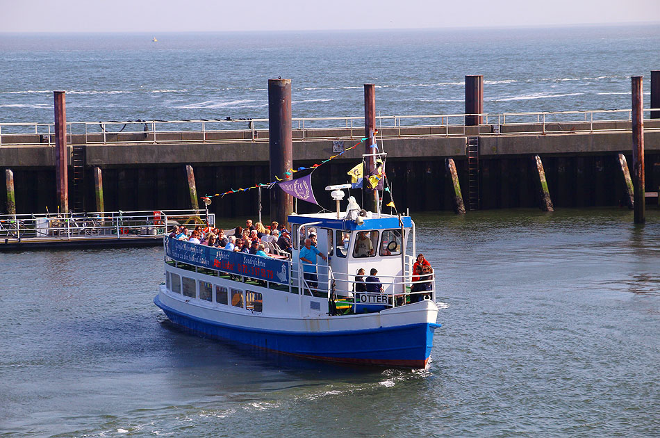 Das Schiff MS Otter von der Reederei Cassen Eils in Cuxhaven